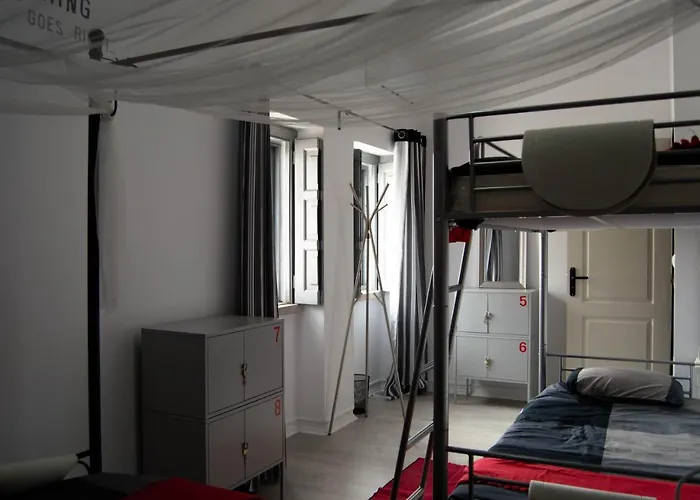 호스텔 터미널 3 *