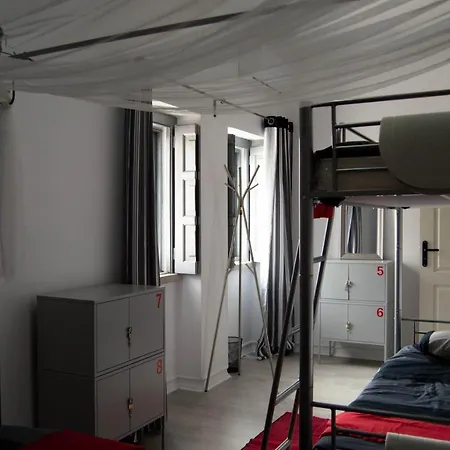 Albergue Terminal 3 *