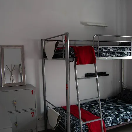 Auberge de jeunesse Terminal 3 *